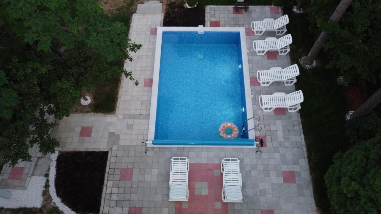 Vila Sinfonia, A House With A Pool Villa Velika Remeta Exterior foto